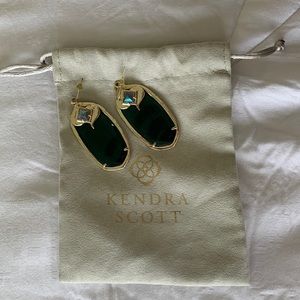 KENDRA SCOTT Danielle Gold Drop Earrings in Emerald with Iridescent jewel